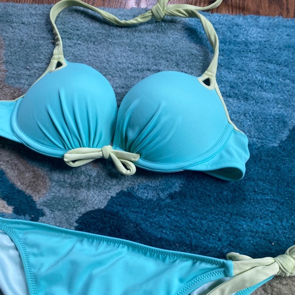 Victoria's Secret Underwire Bikini set - Picture 3 of 7